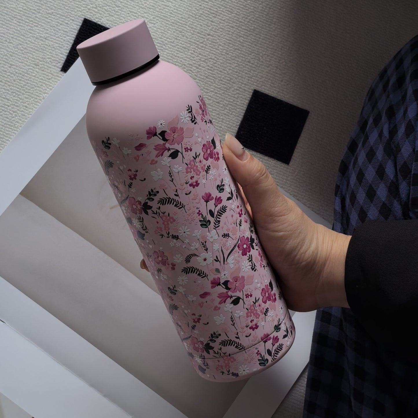 Stylish 16.9oz insulated water bottle with chic pink floral design, perfect for travel, sports, and everyday use. Great gift for birthdays and holidays.