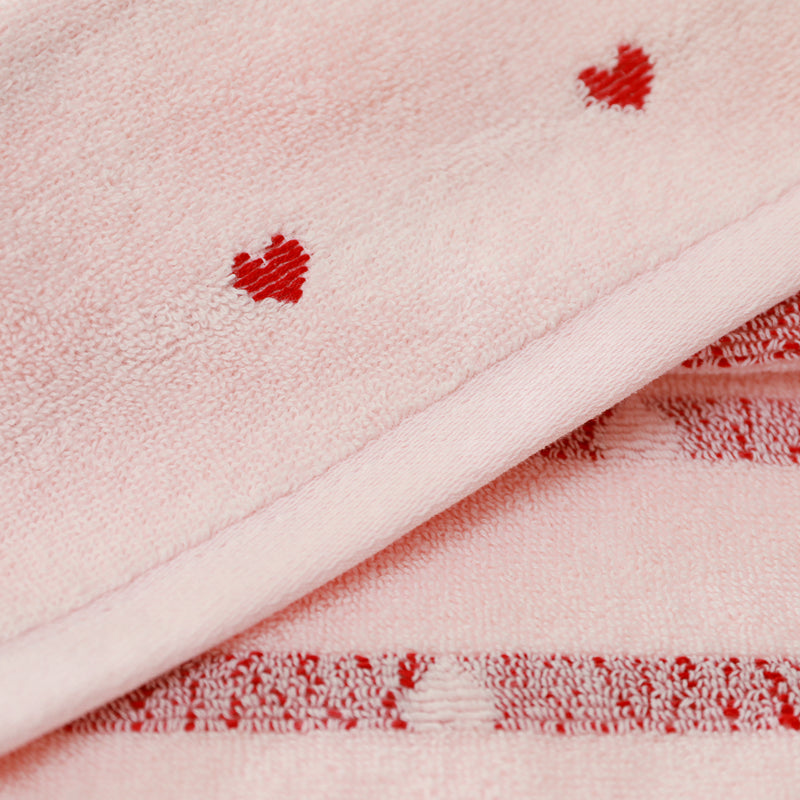 Soft and absorbent heart towel for bathing and washing, perfect for couples. Ideal Valentine's Day gift.