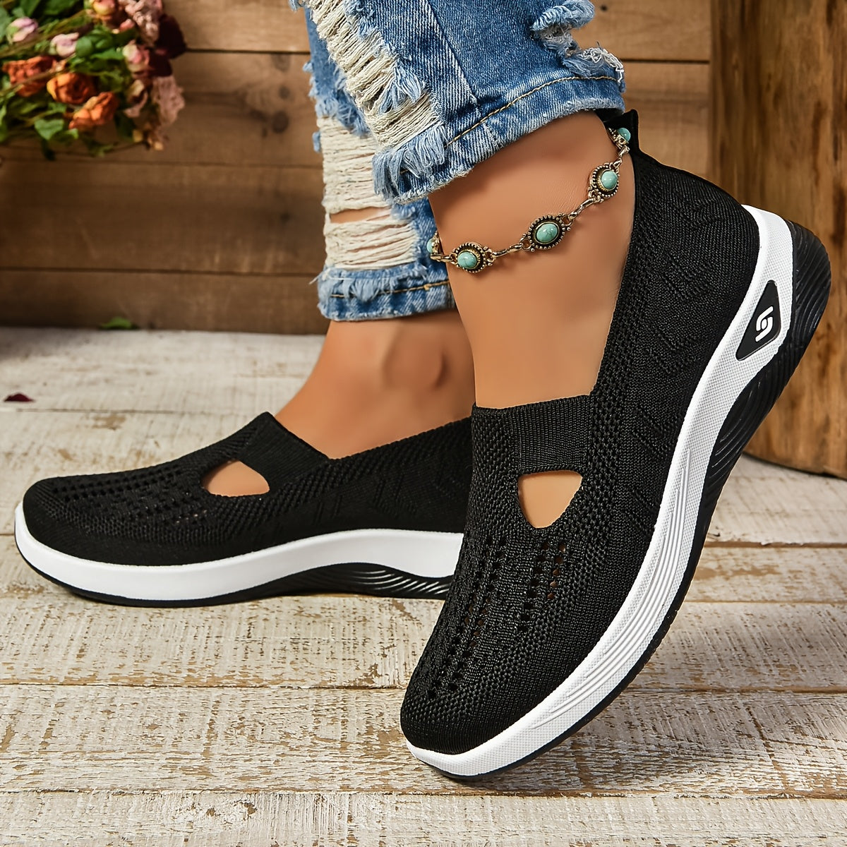 Casual women's sports shoes