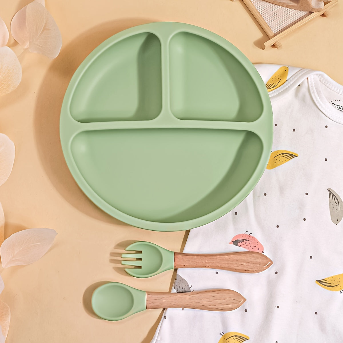 TYRY.HU offers a 3-piece set of baby feeding essentials made from 100% silicone. The set includes a divided suction plate, led weaning set, and plates and utensils set. Perfect for mealtime, this tableware set includes a plate and spoon. Makes a great