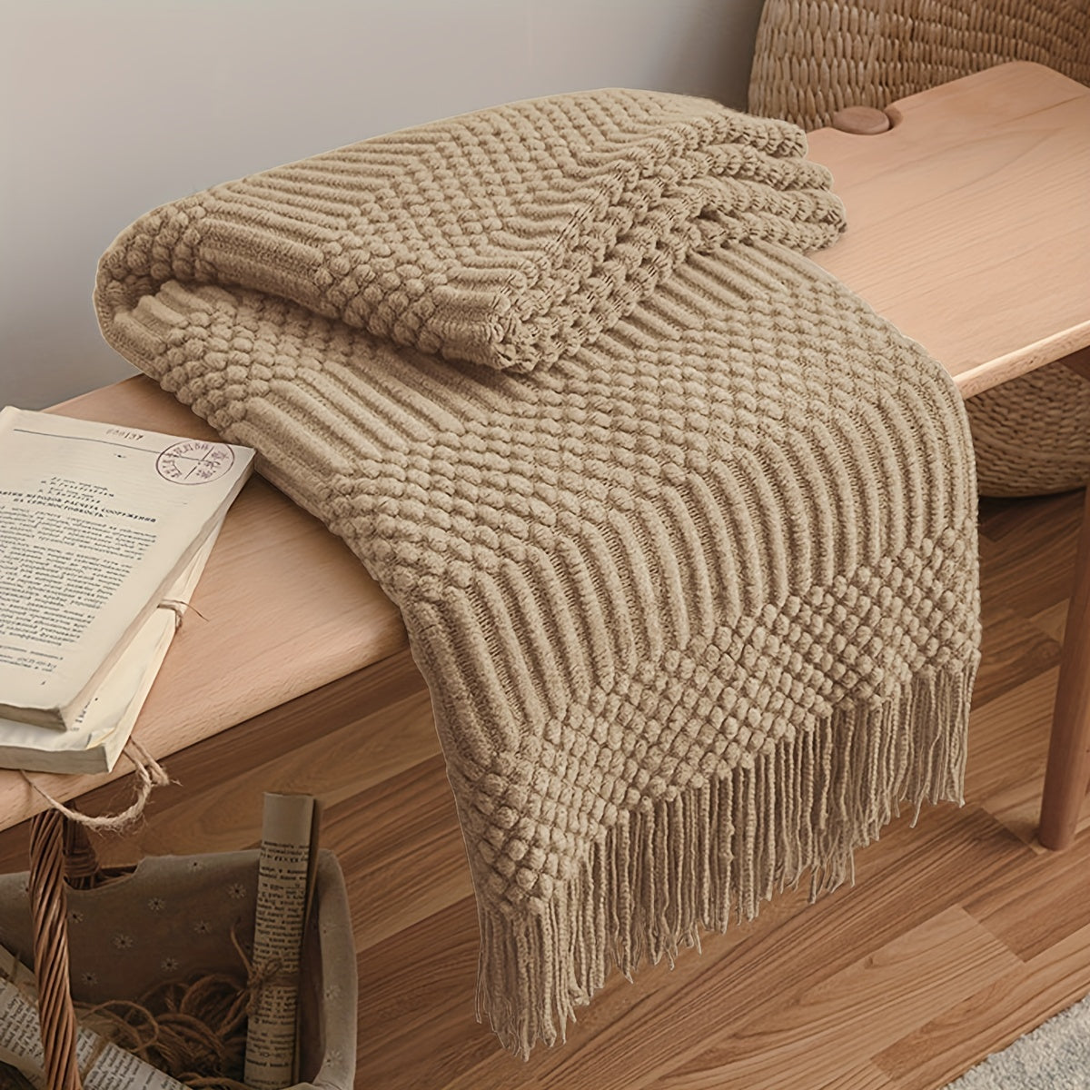 Soft and warm throw blanket for all seasons, perfect for the sofa, bed, car, or as a bed tail blanket. Features knitted tassels and multifunctional design.