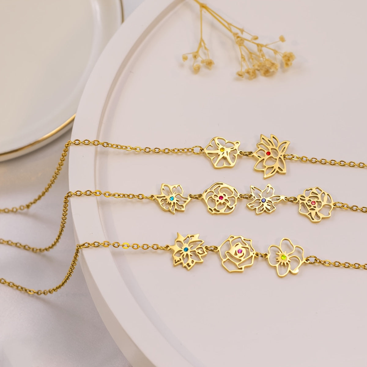 Customizable Women's Elegant Birthday Flower Necklace made with 18K Gold Plated Stainless Steel, featuring 2-4 Birthstones and Rhinestone Inlay - Ideal for Valentine's Day, Mother's Day, Christmas, and Bouquet Gift Giving.