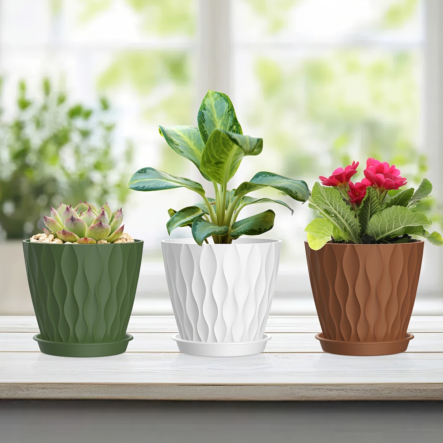 6 plastic planters with drainage holes, 15.24cm in size. Suitable for indoor and outdoor use with a variety of plants. Plants not included.