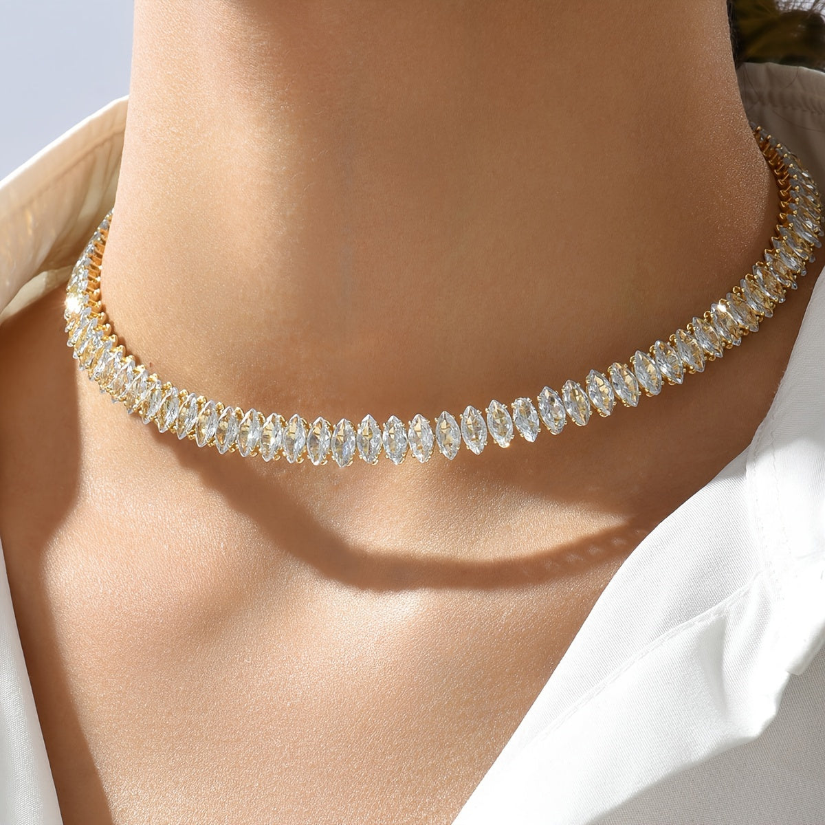 Elegant zirconia and copper necklace with 18K gold plating, perfect for special occasions. Exquisite jewelry for women.