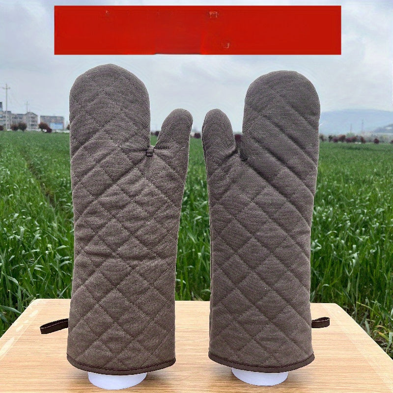 Get yourself a pair of heat resistant oven mitts with a non-slip grip, perfect for baking, grilling, and cooking. Made of a durable polyester/silicone blend, these gloves are suitable for both home and commercial use. They can withstand temperatures up