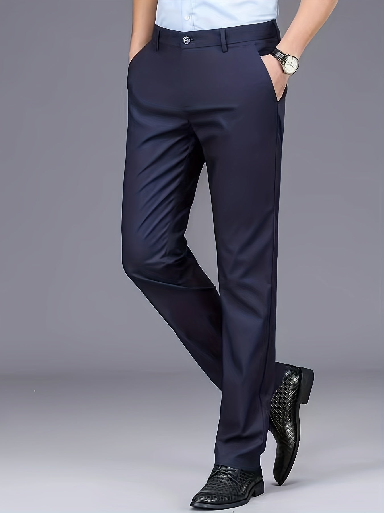 This is a versatile pair of men's straight-leg suit pants suitable for both professional or casual wear during autumn and winter.