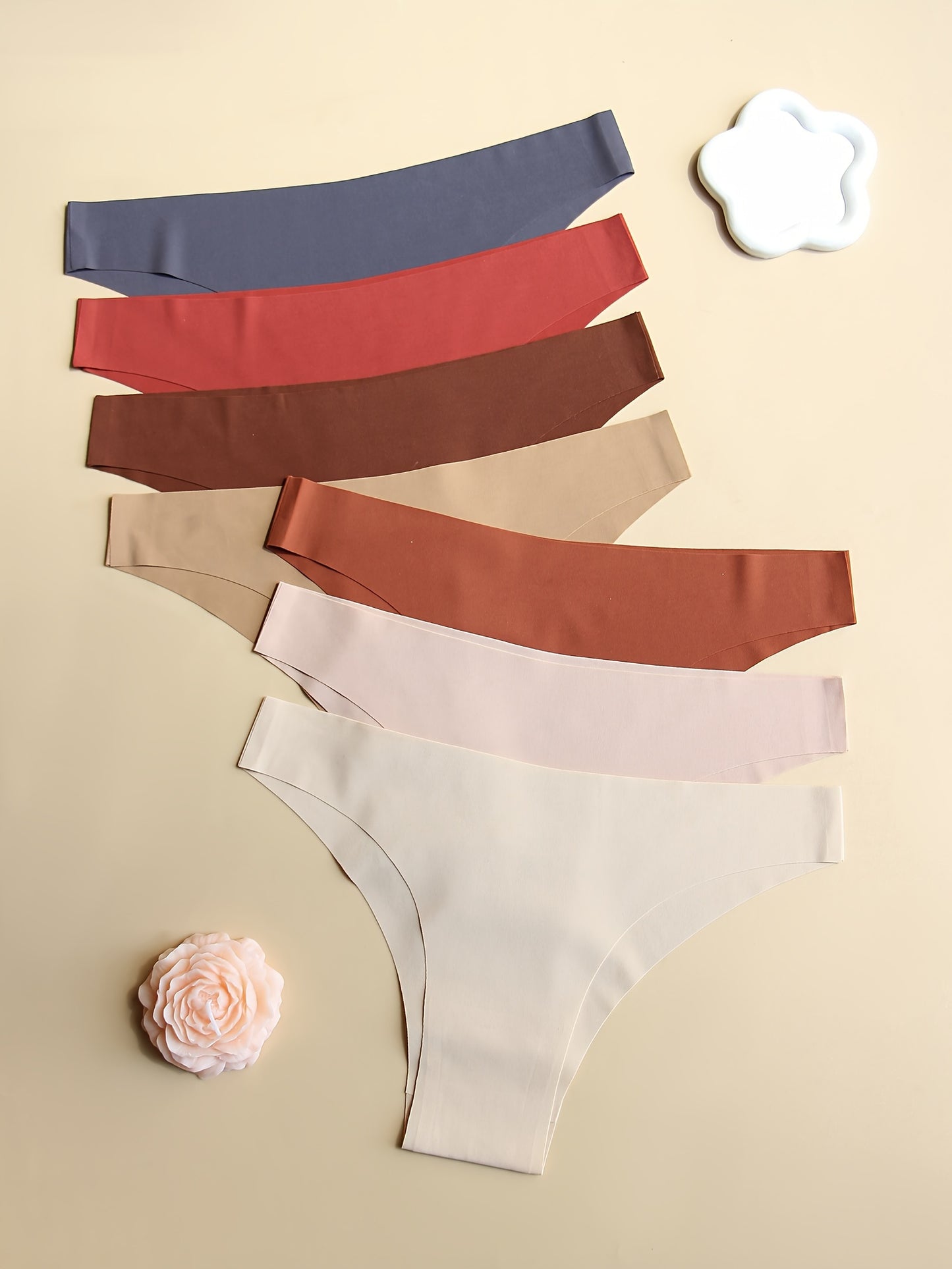 7-pack of seamless low-rise women's panties in solid colors. Stretchy, no-track, comfortable, breathable, and soft. Simple style.