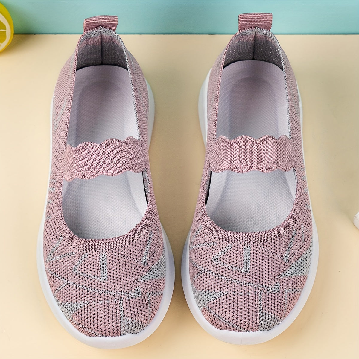 Stylish lightweight woven low top shoes for girls, perfect for spring and autumn.