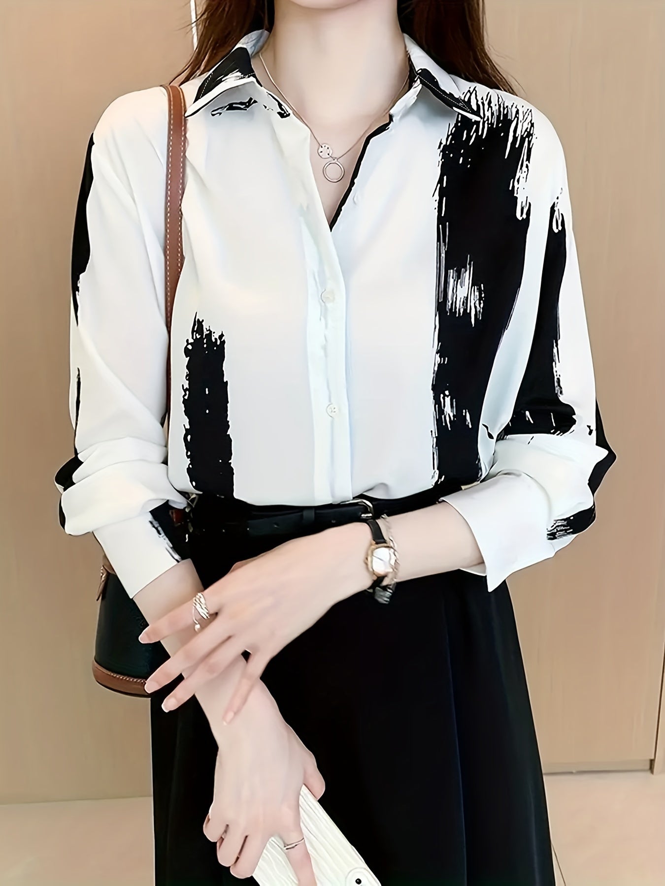 Spring and Autumn new casual collar shirt with brush print, turnover collar and long sleeves for women.