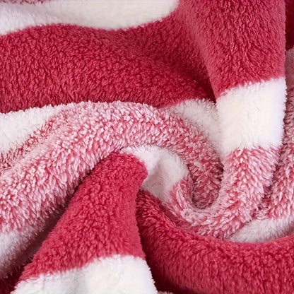 A modern, hard-wearing striped cotton towel perfect for gym, beach, travel or outdoor use, made of 100% cotton with quick-dry, ultra-soft and absorbent features. It is fade resistant and made of knit fabric, weighing 4gsm and in an oblong shape.