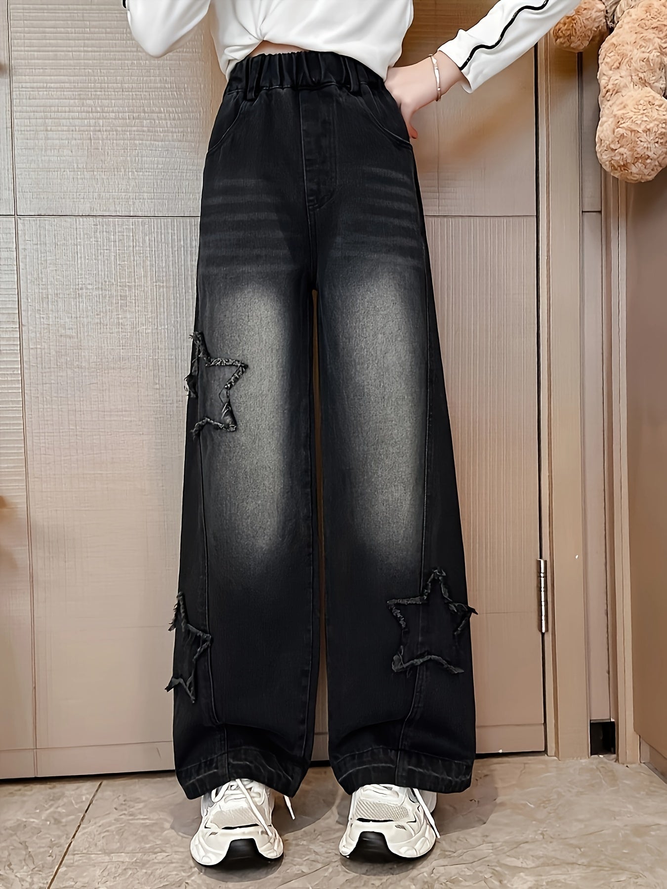 Y2K-inspired black denim jeans for girls with elastic waist, street style. Suitable for ages 9-15.