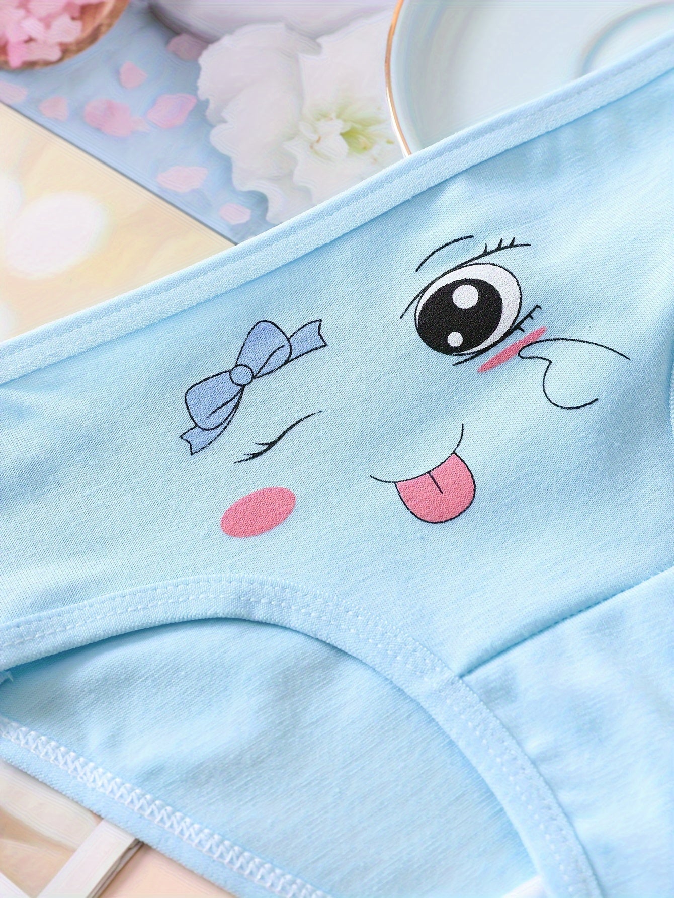 10 pieces of girls' soft and comfortable cotton briefs with cute patterns and breathable fabric.