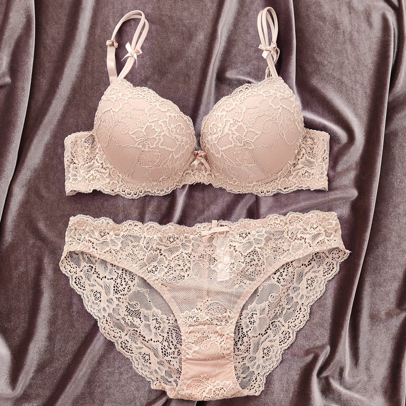 Contrast lace bra set and push-up mesh panties set for women.