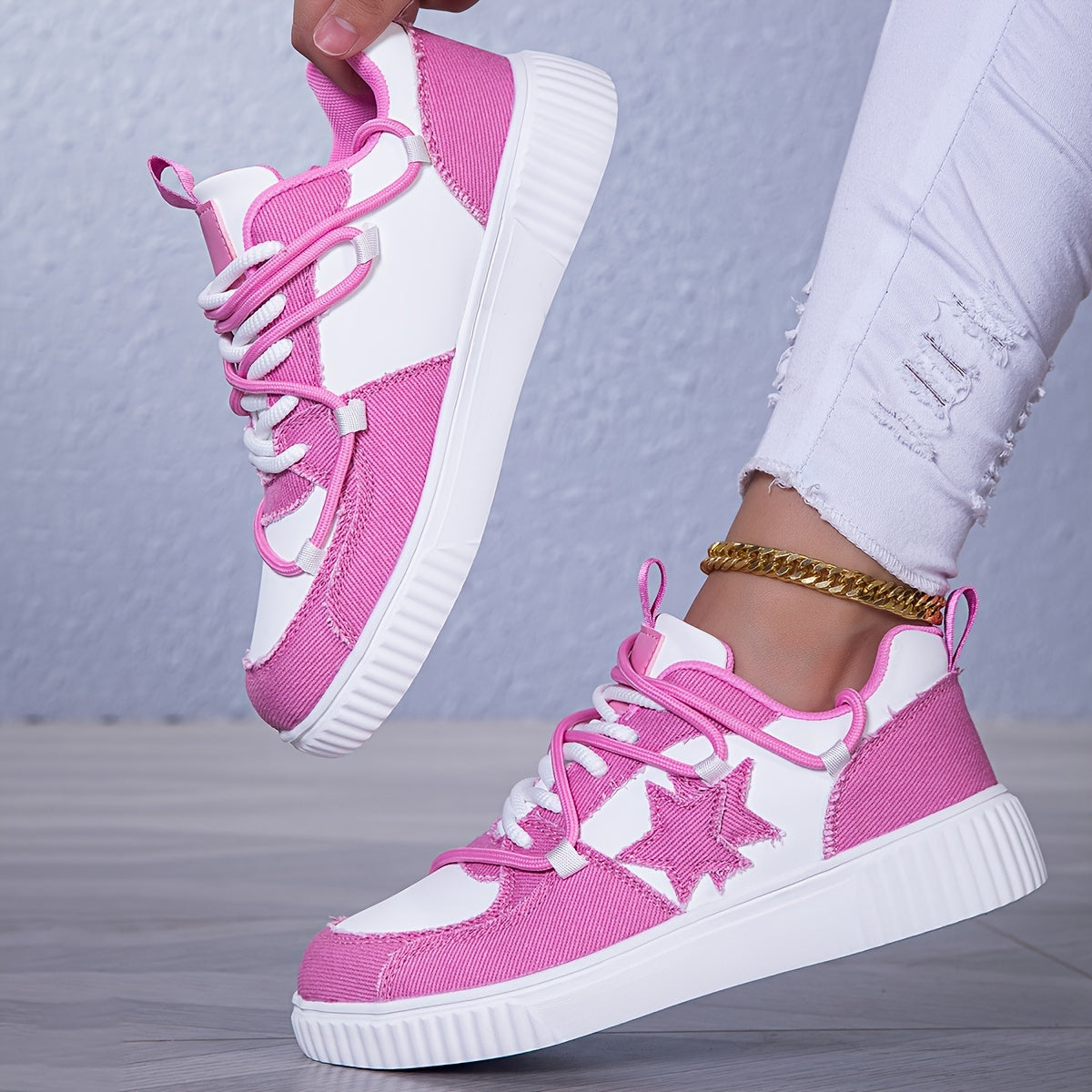 Women's lace-up platform sneakers for casual wear, with soft soles and comfortable low-top design for walking.