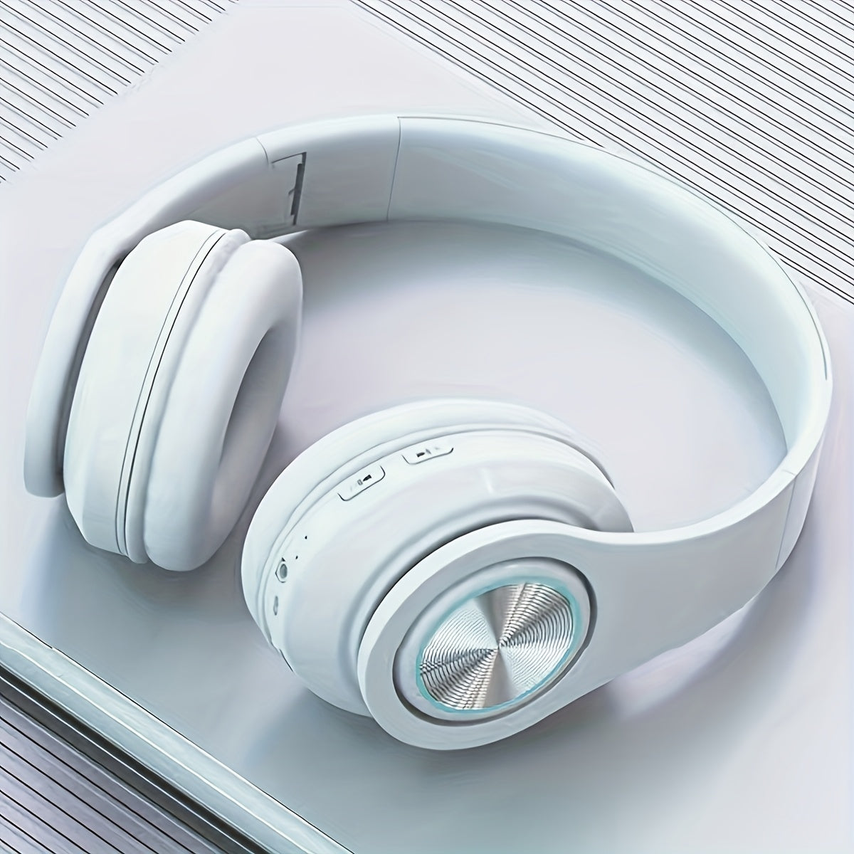 New wireless headphones with retractable and foldable design, long battery life, ideal for tablets, PCs, TVs, phones, and travel, perfect for enjoying music as a gift.