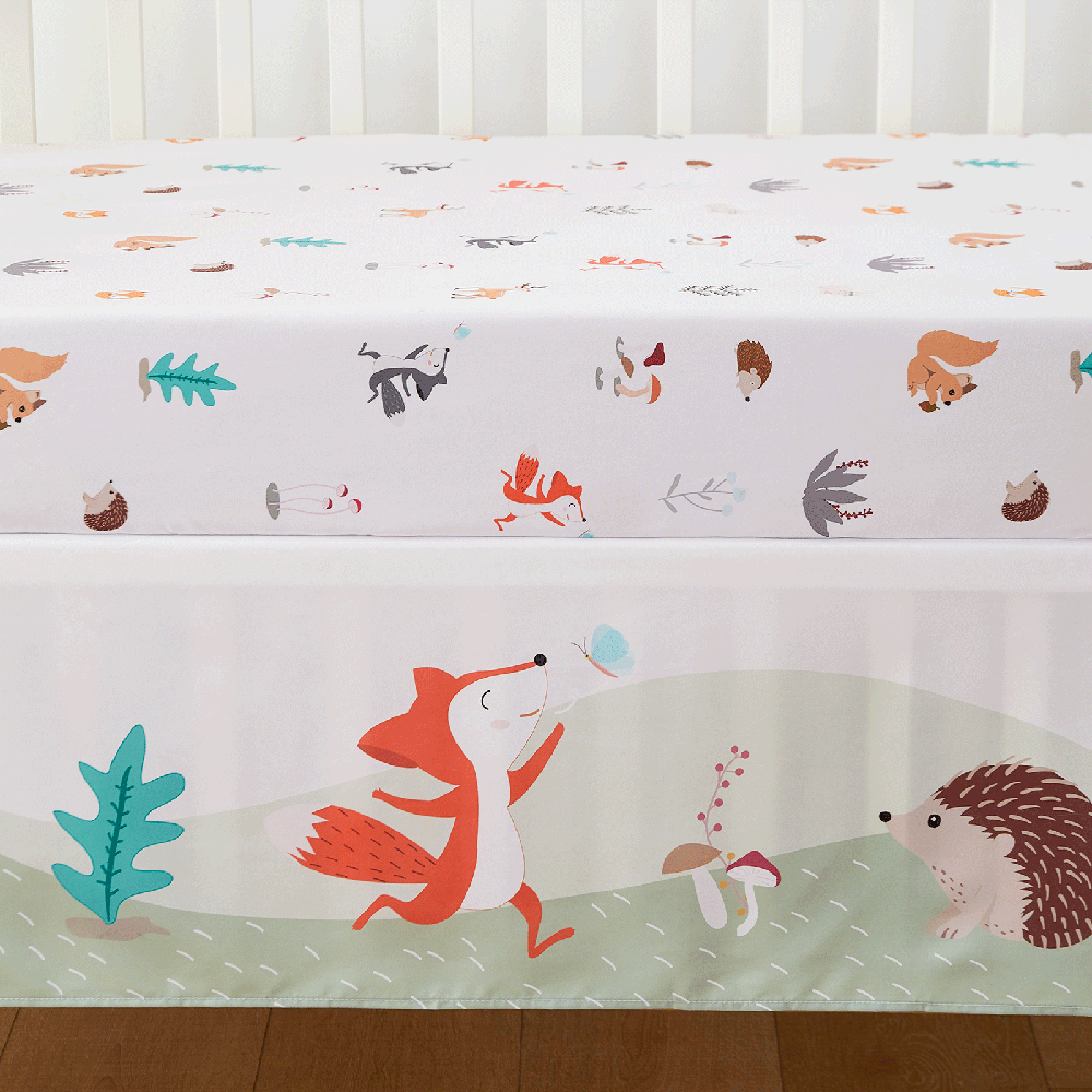 Woodland Animal Nursery Bedding Set includes 3 pieces of BEEWEED polyester crib sheets with a soft blanket and skirt for boys and girls. This machine washable set is perfect for Christmas, Thanksgiving, and Halloween gifts.