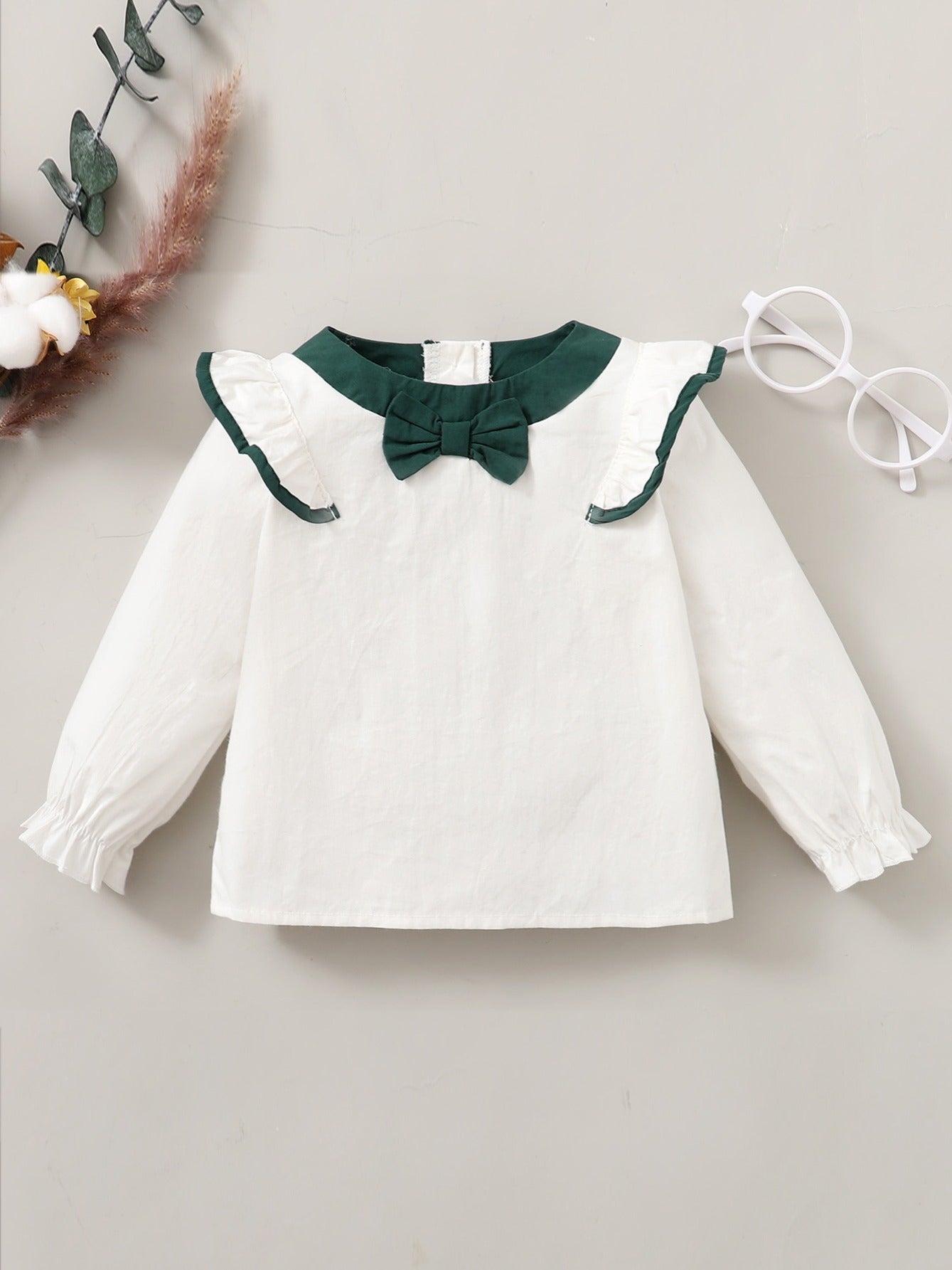 Two-piece set with lace trim top and pants for girls.