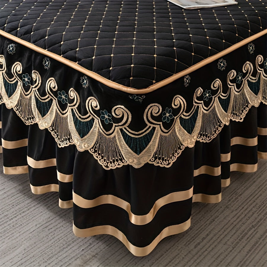 Vintage Style Black Bed Skirt and Pillowcases Set - 3 Piece with Embroidered Lace Trim, Thickened Quilted Bedding, Machine Washable, All-Season Comfort for Home and Hotel Use