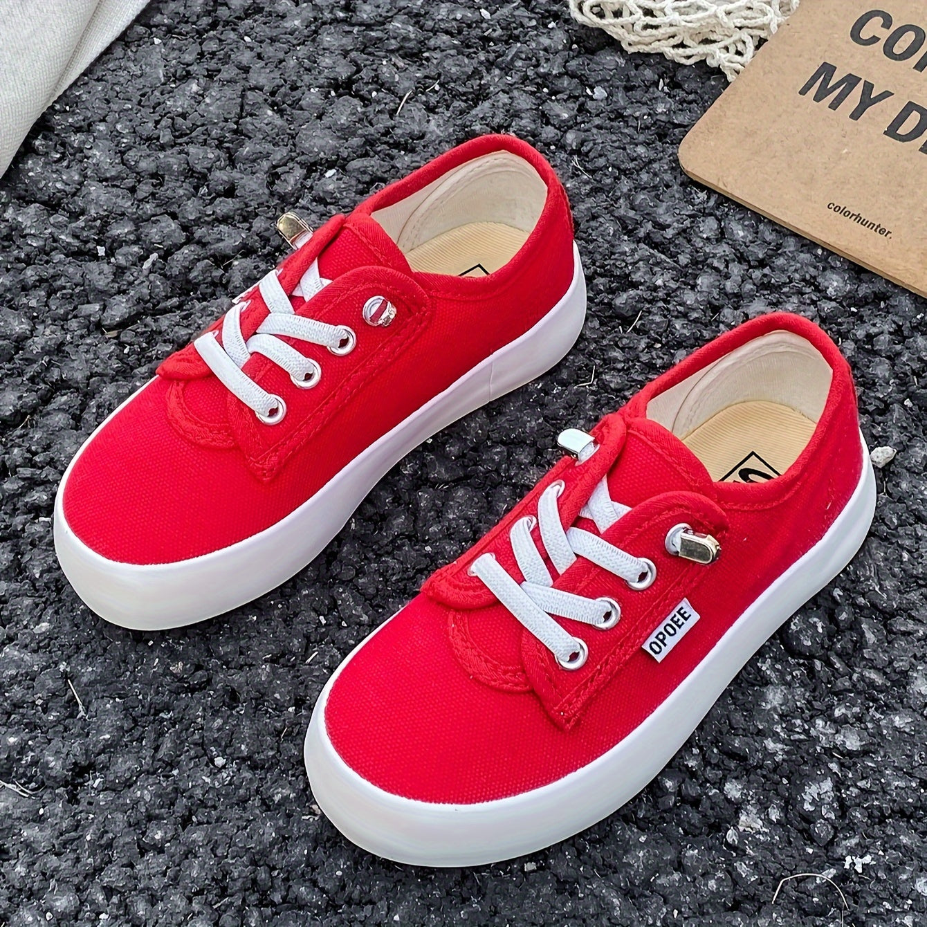 Children's preppy casual low top sneakers with solid color fabric upper and rubber sole. Features round toe, breathable cloth insole, elastic band closure, lightweight design, splicing