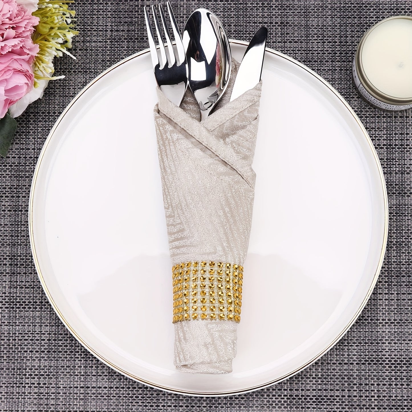 20 golden plastic napkin rings for table decorations at weddings, dinners, parties, or DIY projects.