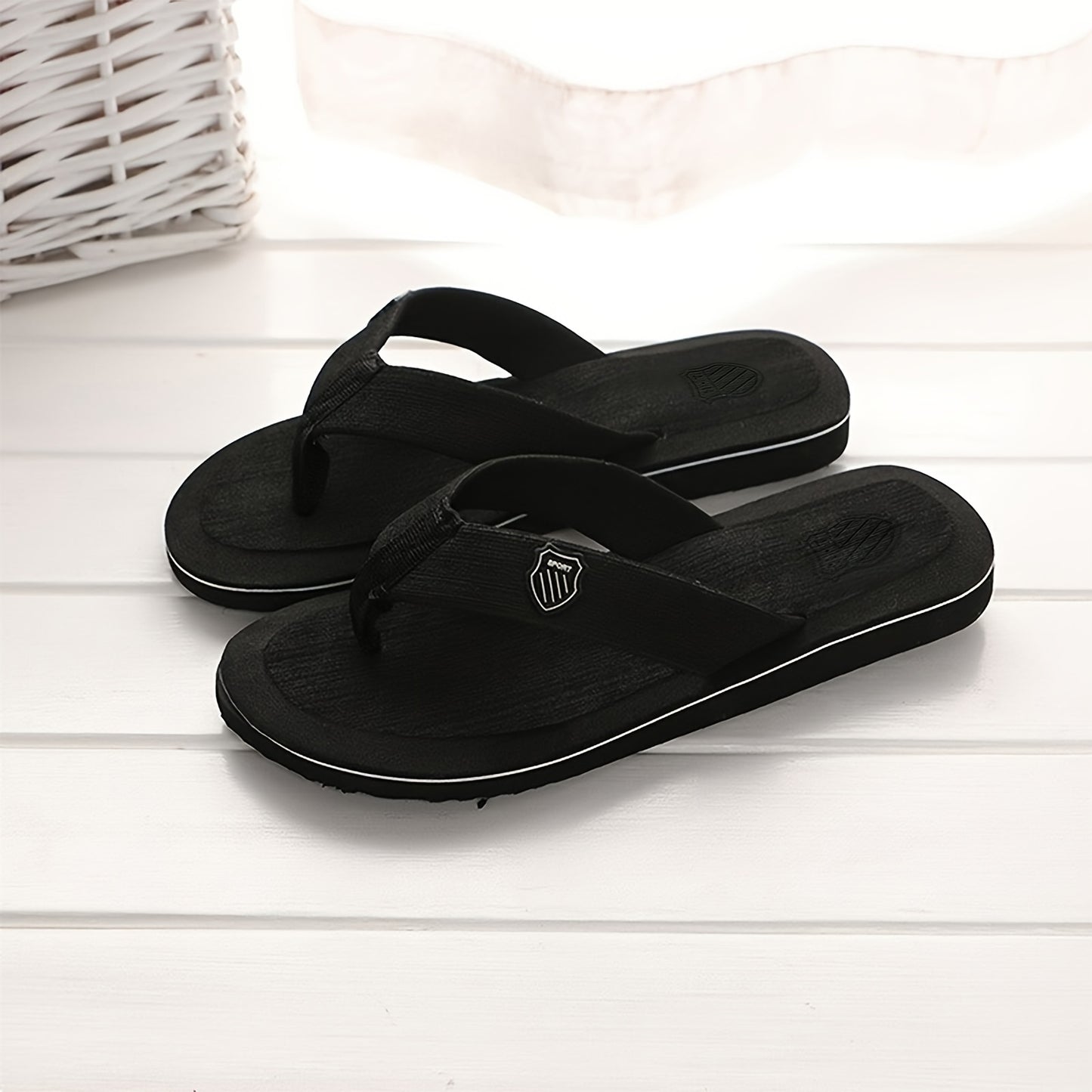 1 pair of trendy summer slippers for home or beach leisure.