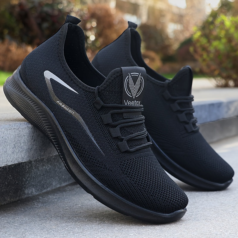 Lightweight, breathable men's slip-on sneakers for outdoor training and running, designed for non-slip performance.