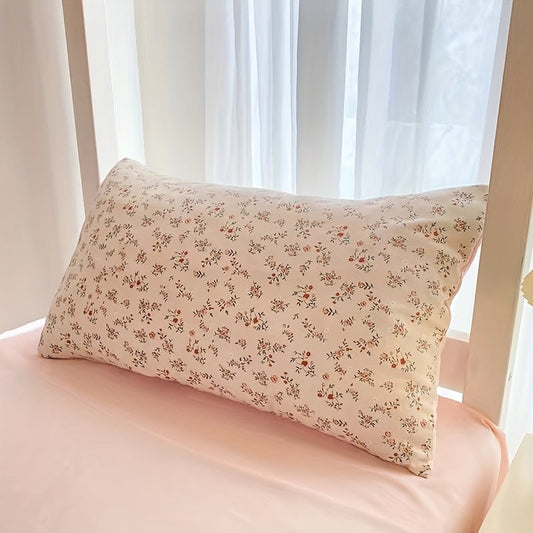 Two pieces of Printed pastoral pillowcases are included in this set. Please be aware that the pillow core is not included – only pillowcases are sold. These pillowcases feature deep pockets to protect the pillow core and are suitable for bedroom, guest