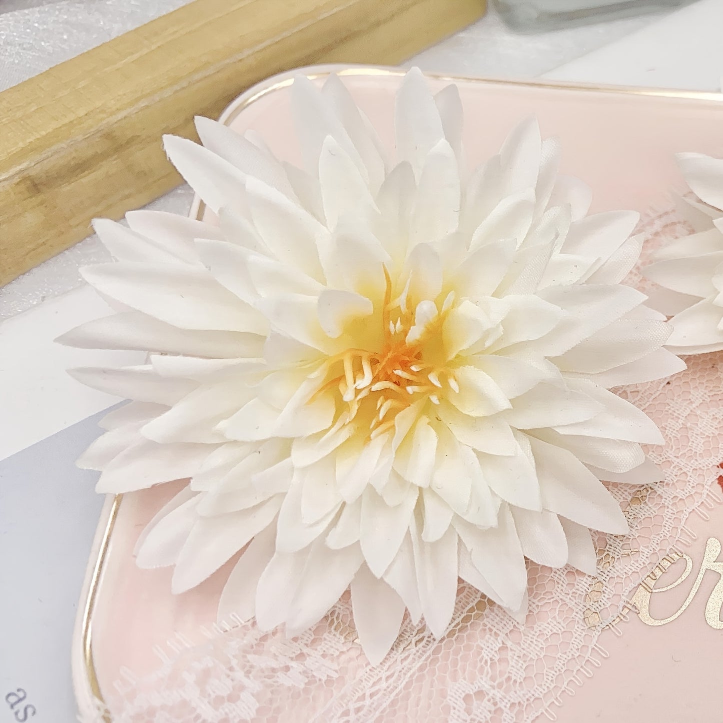 20 Crab Claw Chrysanthemum simulation flowers, 7.5cm diameter, perfect for DIY crafts and decorations for Valentine's Day, weddings, birthdays, and floral art.