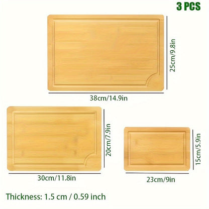 A collection of kitchen cutting boards made from high-quality wood, including bamboo. This set includes three cutting boards with juice grooves, perfect for preparing meats, fruits, and vegetables. Also included are serving boards with easy-to-grip