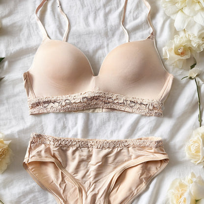 Simple yet elegant lace spliced bra and briefs set for women.