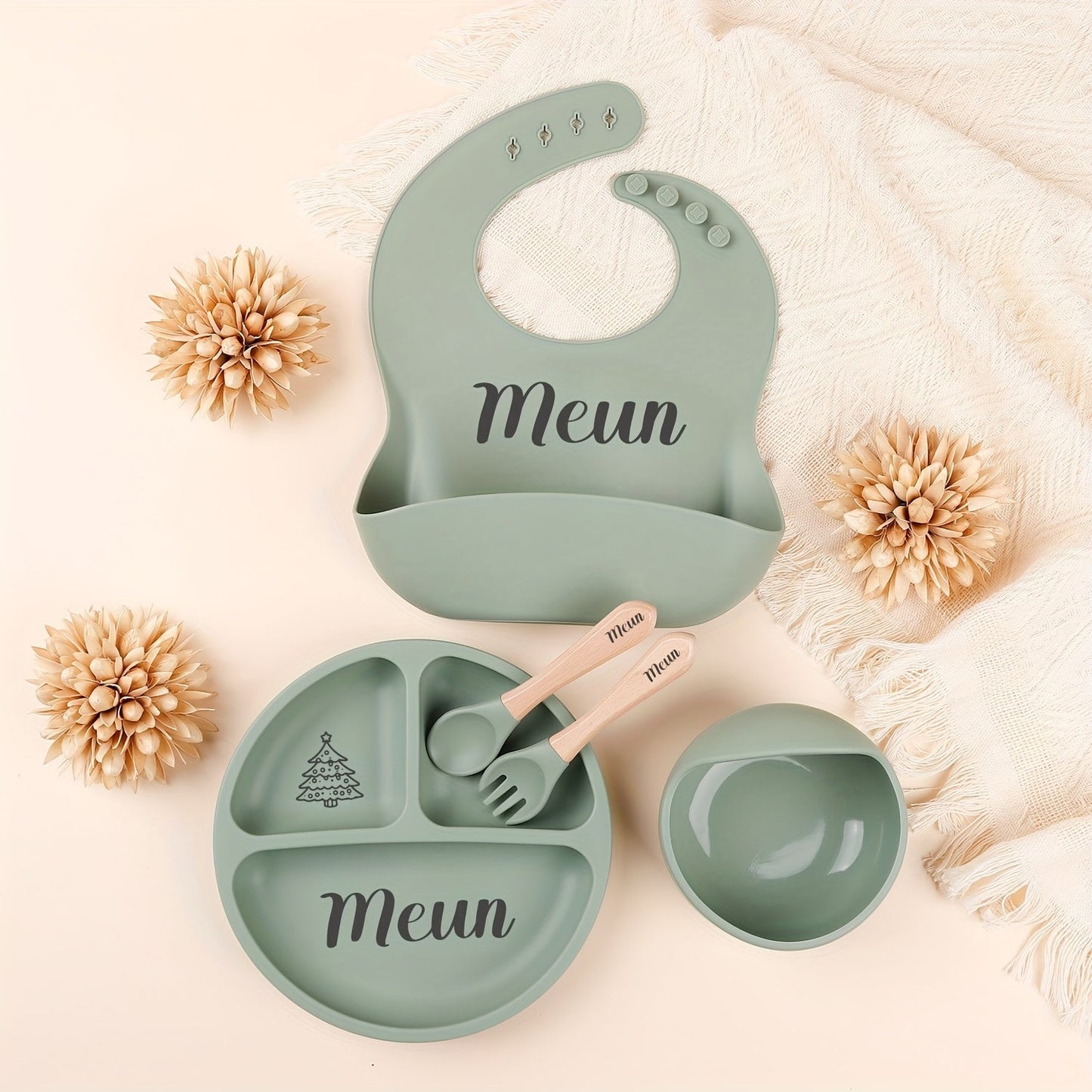 Personalize your child's mealtimes with our Customizable Feeding Set! This set includes a silicone weaning plate with your child's name and a fun cartoon design, along with a spoon, fork, and bowl. It makes the perfect shower gift for new parents.