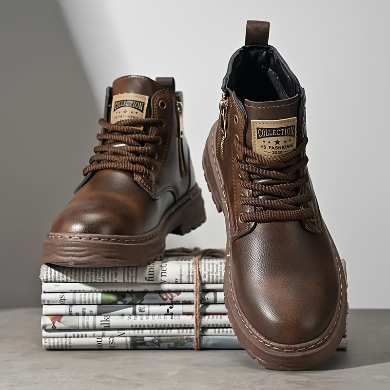 Fashionable lace-up men's boots, perfect for everyday walking and outdoor activities.