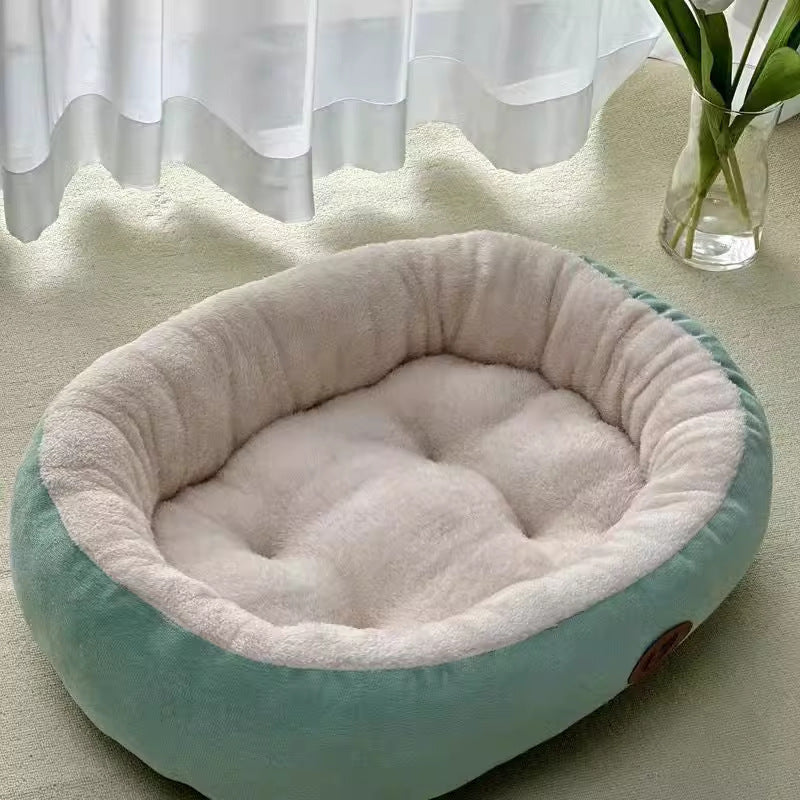 Comfortable oval pet bed for cats and dogs, suitable for all seasons with classic design.