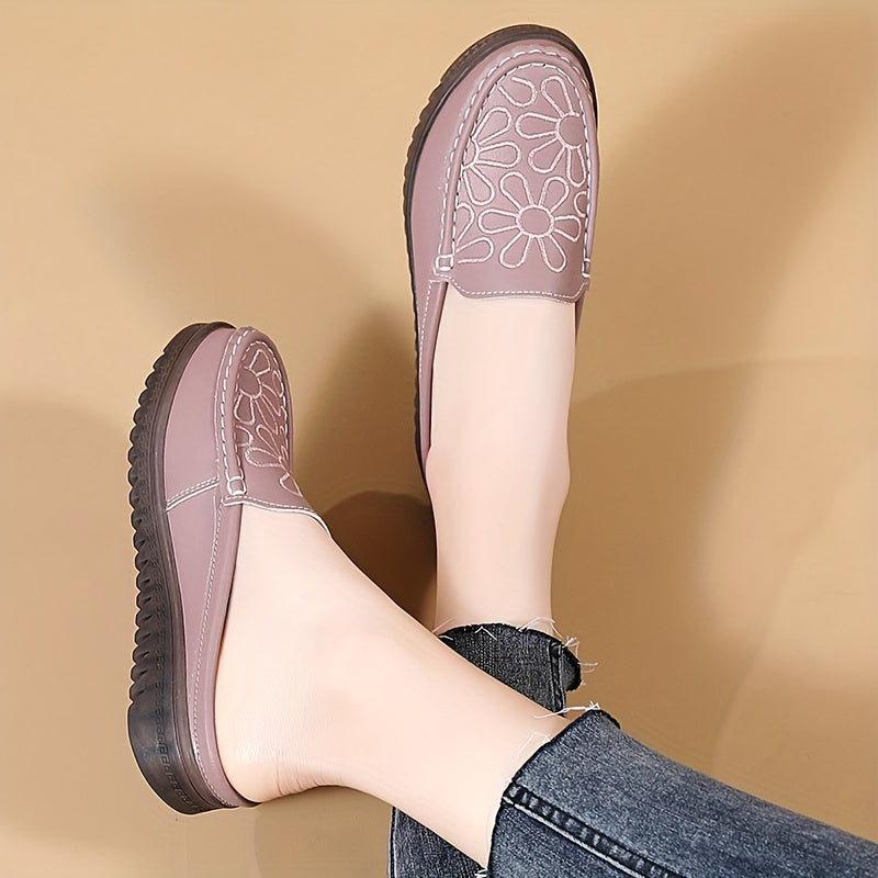 Women's slip on flat shoes with flower pattern, lightweight and comfortable.