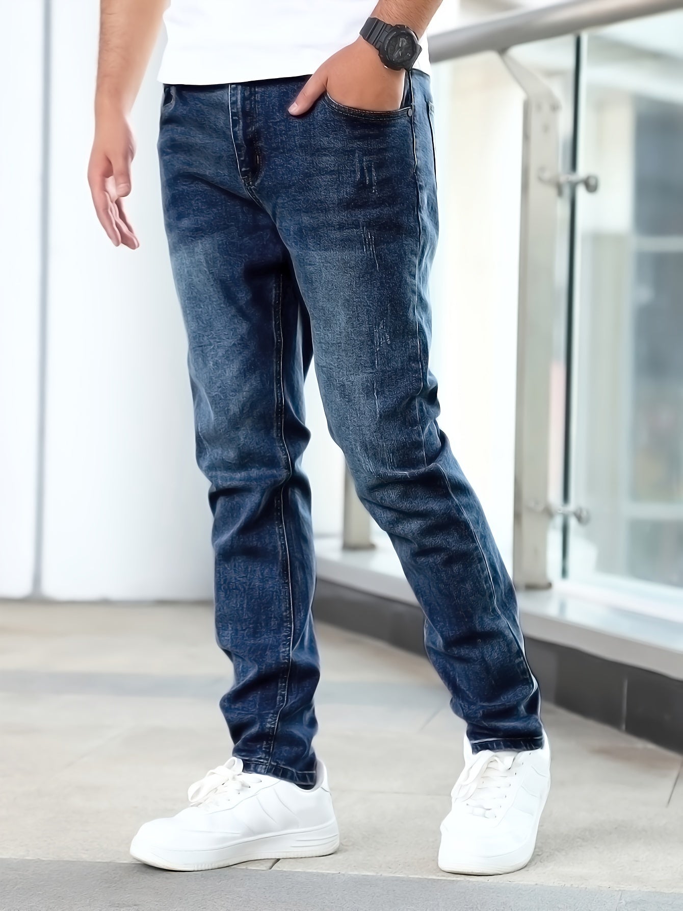 Casual medium stretch denim jeans for men, classic design