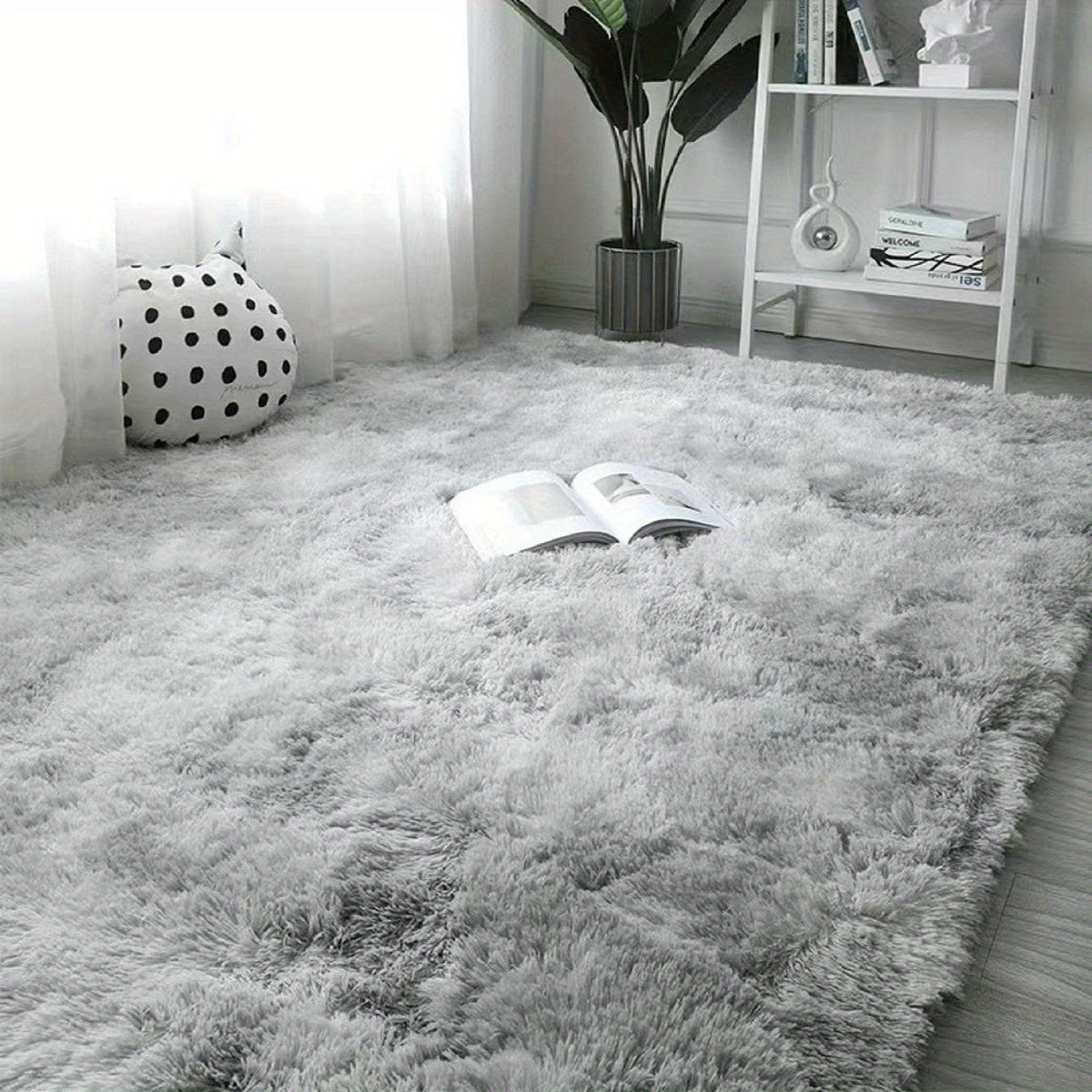 Elevate your space with our 1pc Stylish Simple Tie-dye Long Pile Carpet. This soft and comfortable rug is free of formaldehyde and any peculiar smell. It features non-shedding and non-fading qualities, making it perfect for a variety of spaces including