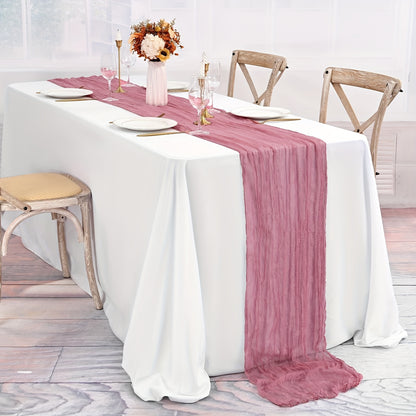 Polyester table runner for weddings and parties, with a romantic design. Made of 100% polyester fabric.