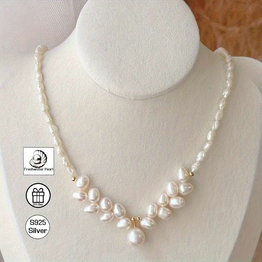 This elegant pendant necklace features a vintage French wheat sheaf design with a 5-6mm baroque pearl. Made of S925 silver, it comes with a 40cm chain and a 4.5cm extension chain for a perfect fit. Presented in a gift box, this necklace is ideal for