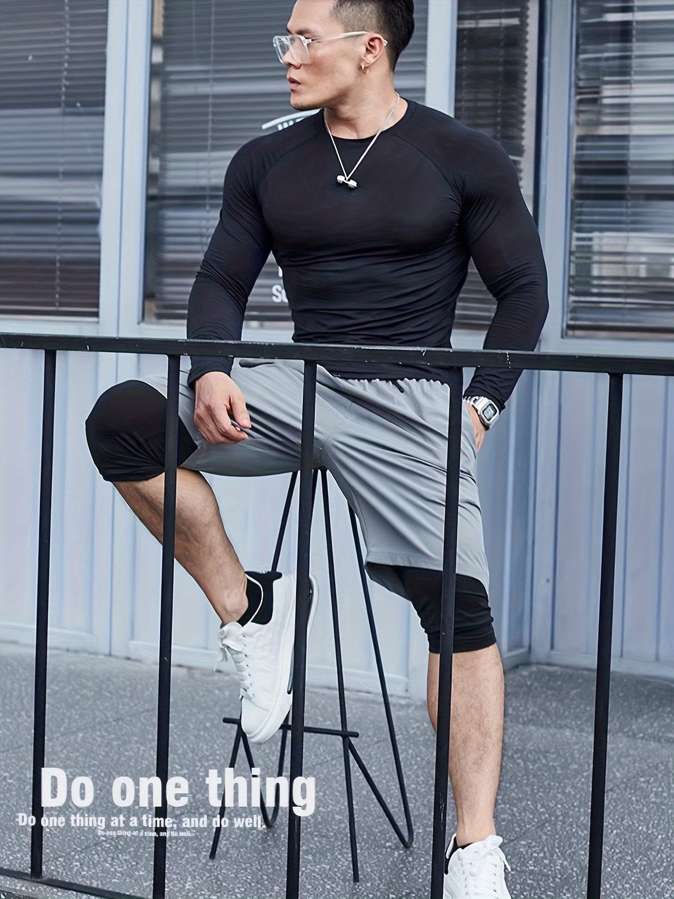 Men's solid color long sleeve T-shirt for sports and fitness, quick-drying and breathable.