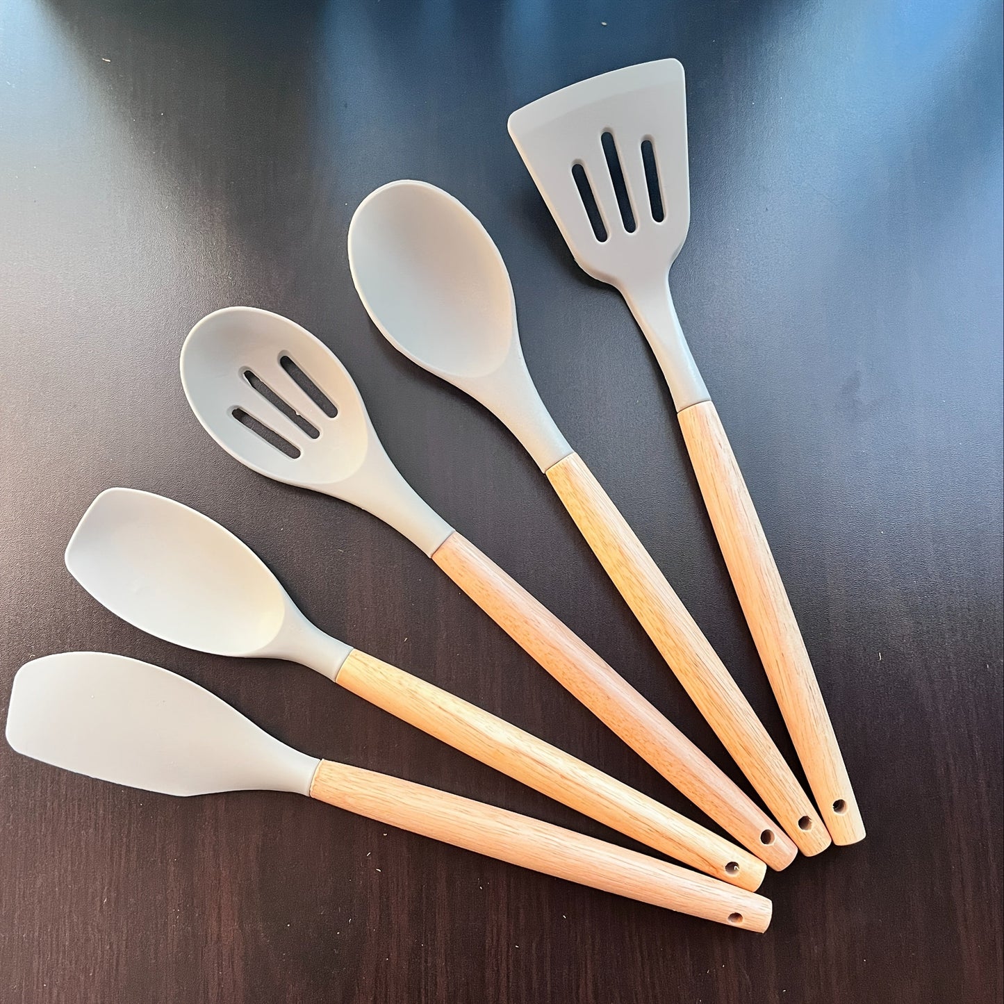 Set of 5 Kitchen Utensils with Non-Stick Coating and Wooden Handles - Ideal for Frying, Grilling, and Cooking at High Temperatures up to 400°F