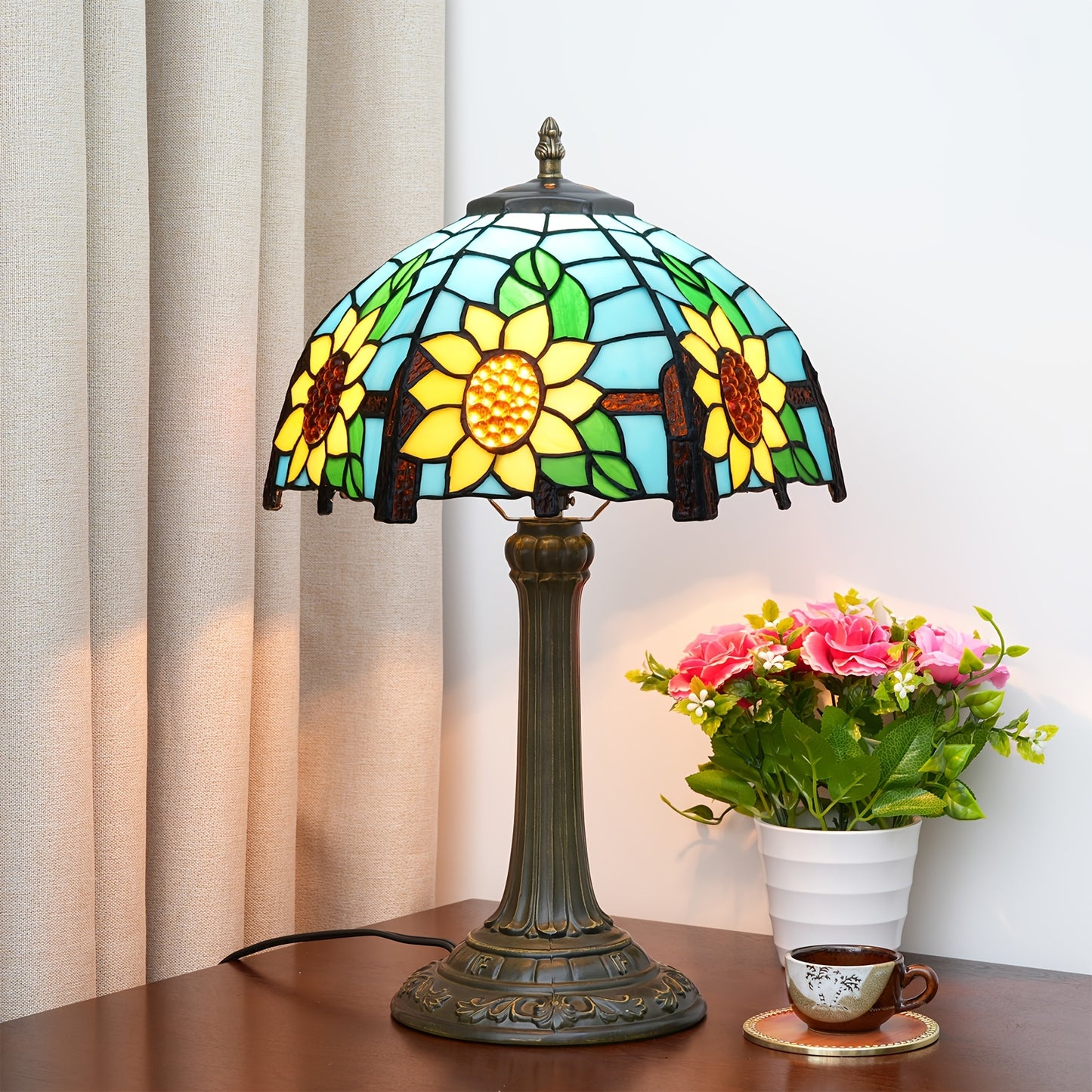 Handmade 12-inch glass desk lamp with green dragonfly pagoda shade and antique metal finish. Includes switch and 220-240V European plug. Perfect cozy bedside table lamp for various rooms in retro European countryside style. A creative gift idea.