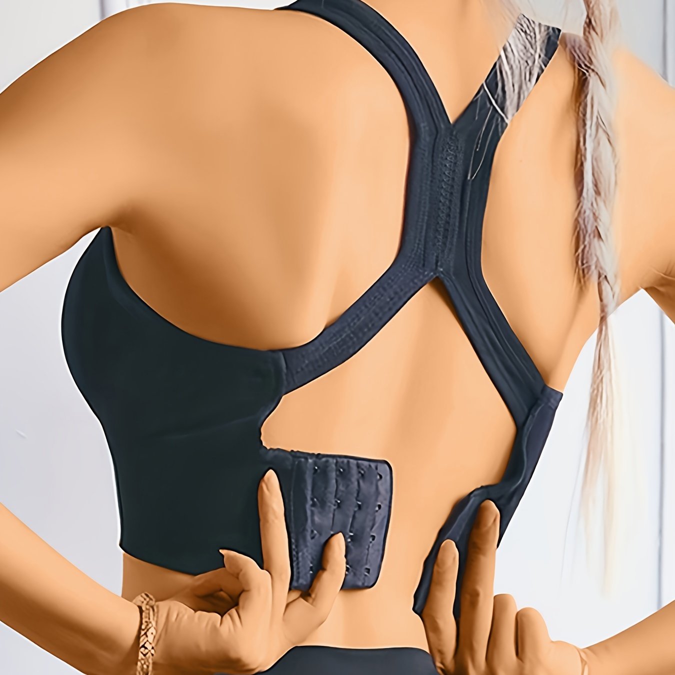 Breathable push-up sports bra for women, wireless and shockproof.