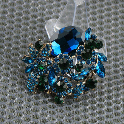 Stylish Flower Brooch Pin with Large, Sparkling Rhinestones - Perfect Birthday Gift for Fashion Enthusiasts