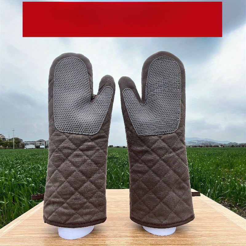 Get yourself a pair of heat resistant oven mitts with a non-slip grip, perfect for baking, grilling, and cooking. Made of a durable polyester/silicone blend, these gloves are suitable for both home and commercial use. They can withstand temperatures up