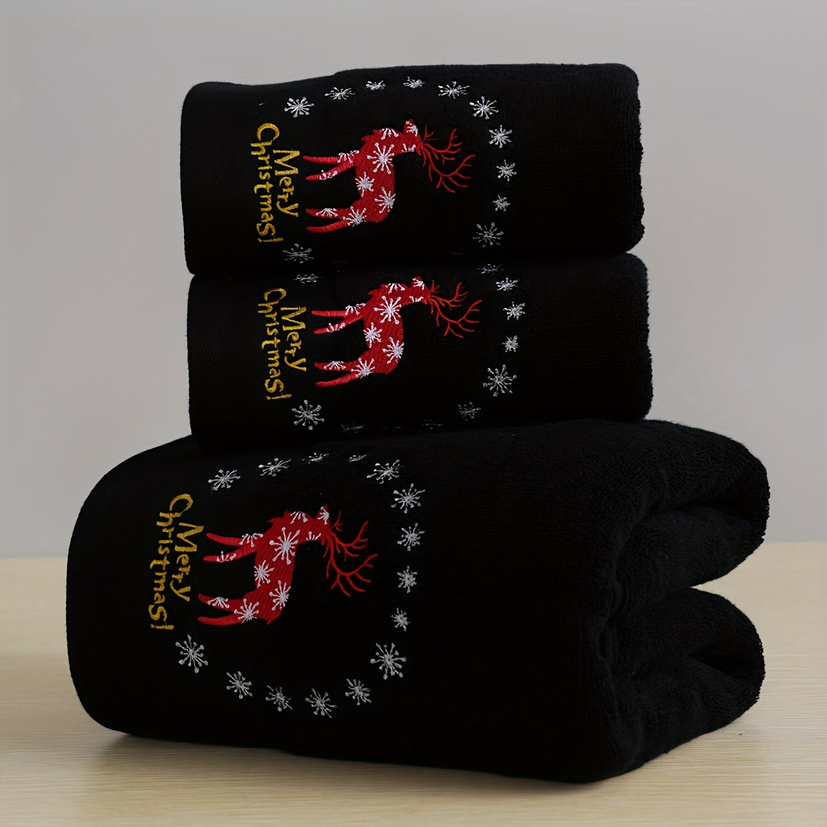 Christmas-themed towel set with embroidered snowman design. Includes 2 towels and 1 bath towel, ideal for couples' bathroom essentials and holiday gifts. Made of 100% cotton.