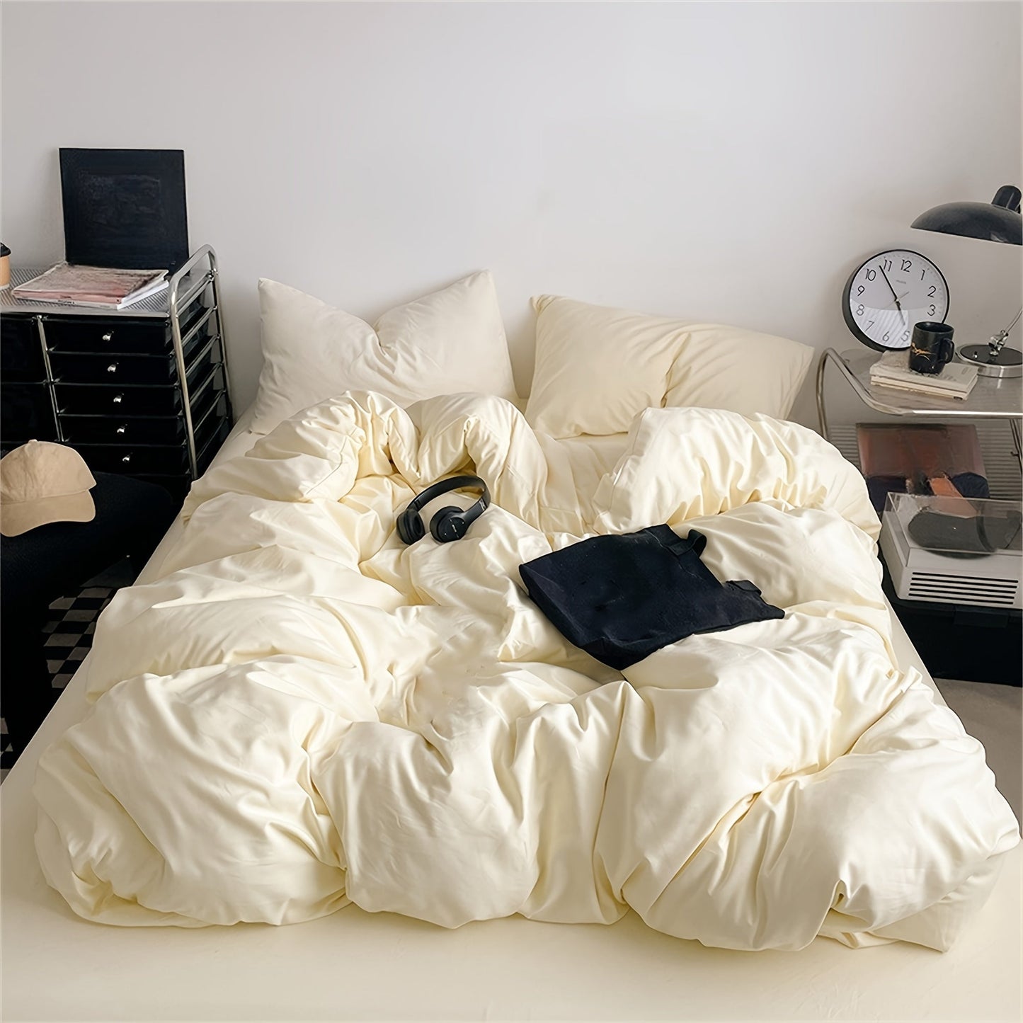 Christmas gift: Set of 3 Soft Sanded Polyester Duvet Covers in Solid Color - Shrink Resistant, Zipper Closure, Machine Washable, includes 1 Duvet Cover and 2 Pillowcases, suitable for all seasons (Duvet insert not included)