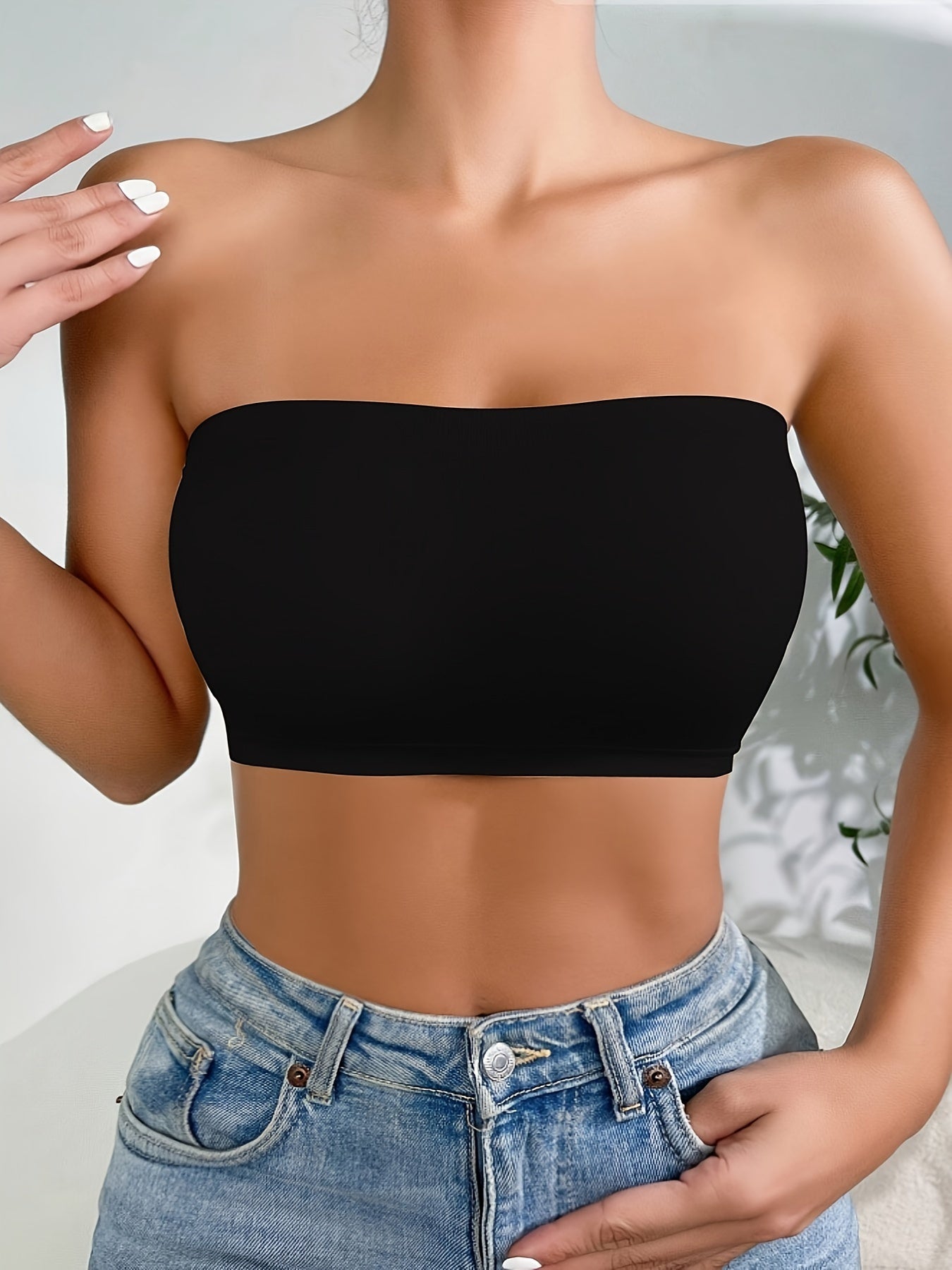 Solid anti-slip wireless bandeau top with push-up bra, comfy and casual lingerie for women.