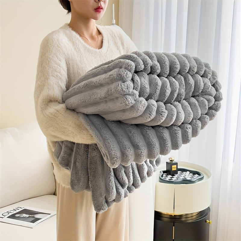 Contemporary Plush Double-Layer Leisure Fur Throw Blanket - Soft, Warm, and Cozy for All Seasons. Machine Washable, Made of Polyester. Perfect for Couch, Bed, Office, or Travel. Great Christmas Gift Idea.