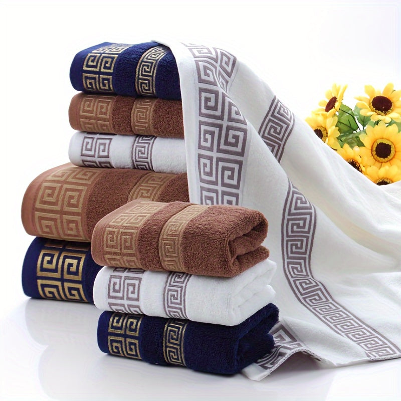 Offering 1/3 cotton towels in a set including 2 standard towels and 1 bath towel. These soft and comfortable towels are great for bathroom use and make a perfect gift for the autumn and winter seasons. Also available are Christmas decorations.