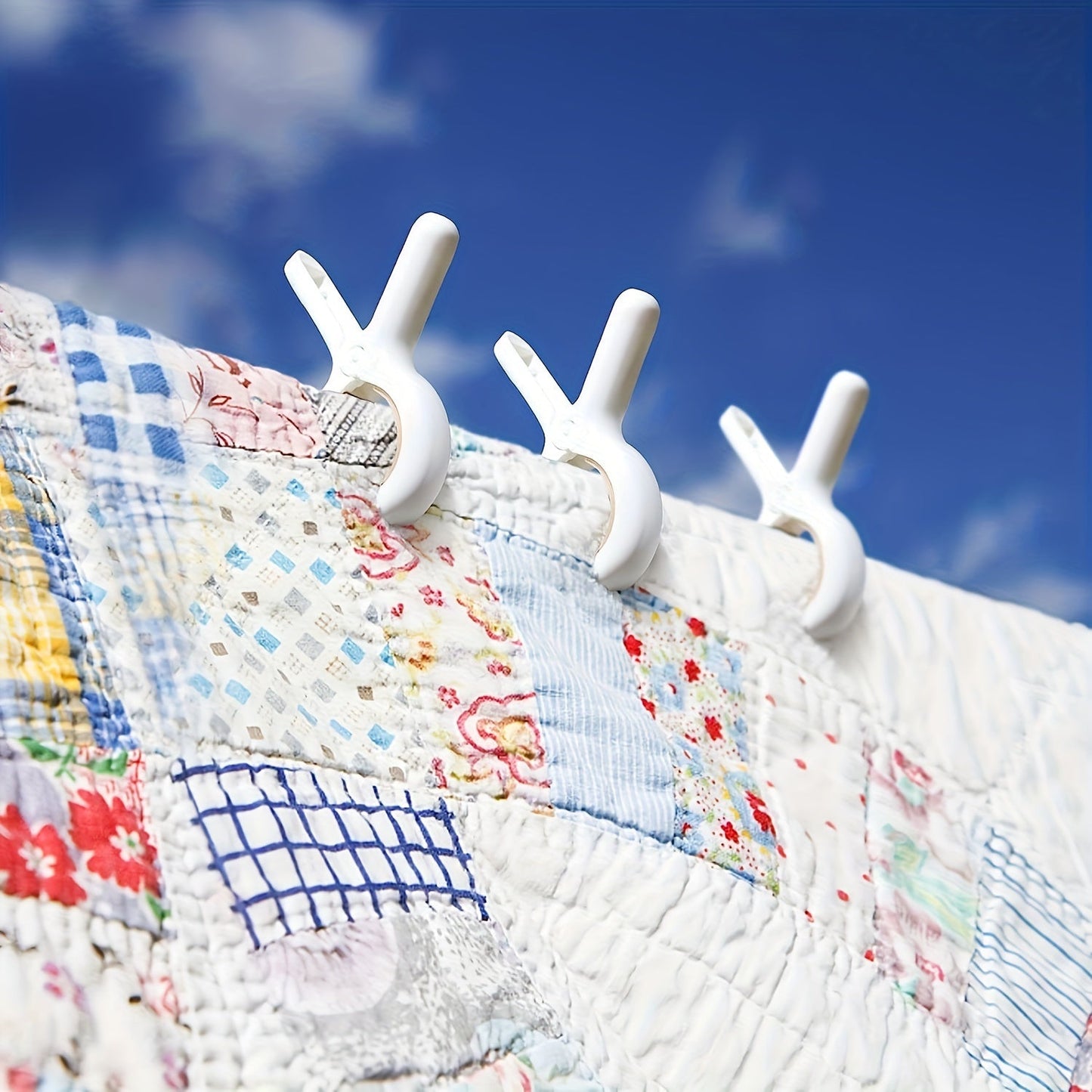 Keep your towels, clothes, and blankets secure and dry with this set of 12 beach towel clips. Featuring strong anti-rust springs and heavy-duty plastic construction, these laundry clips are great for hanging your items on clotheslines and hanging racks.